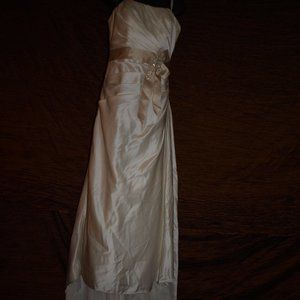 WEDDING GOWN Off White SIZE6 BY DAVID'S BRIDAL USED FOR PHOTO SHOOT